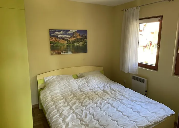 Yellow & Апартаменты *